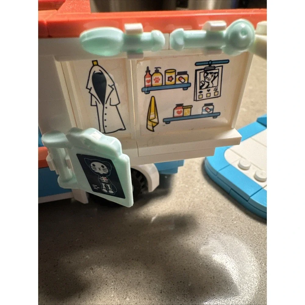 Lego Friends 41445 Vet Clinic Ambulance Vehicle